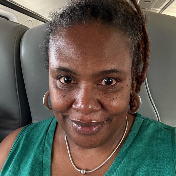 Meet your Posher, Pamela - Picture 2 of 2